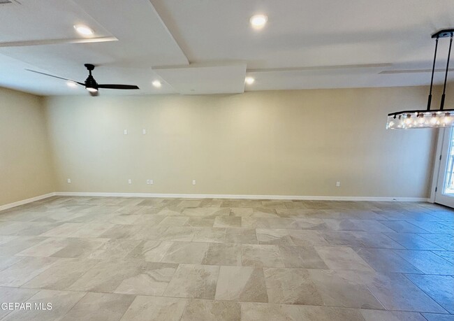 Building Photo - 545 Osier Dr