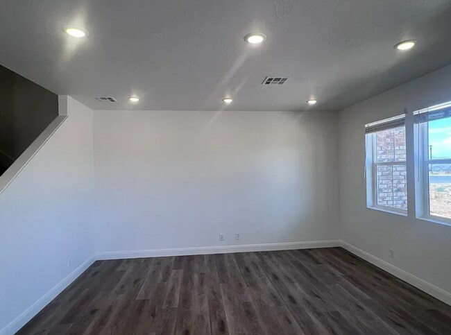 Building Photo - 491 W Bronze Ridge PI