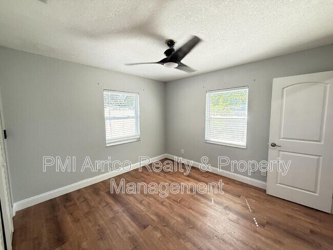Building Photo - 2809 Marconi St