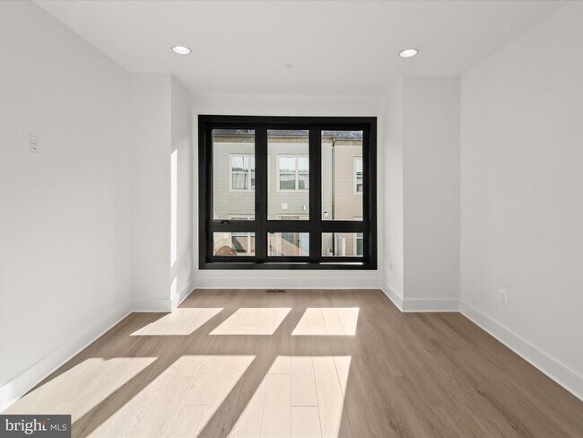 Building Photo - 14920 Dispatch St