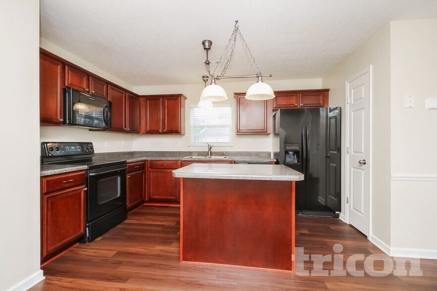 Building Photo - 3001 Deer Trail Dr