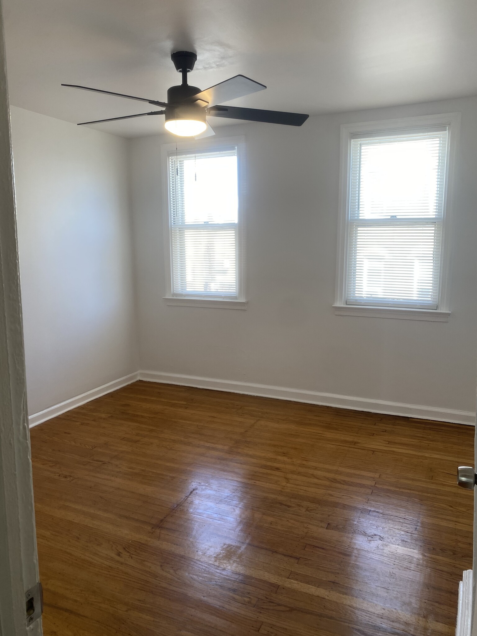 Main bedroom - 3241 Edgemont St
