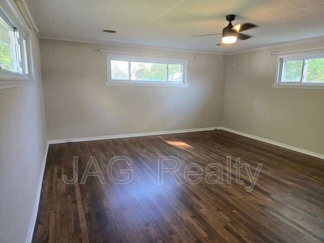 Building Photo - 328 W Liberty St