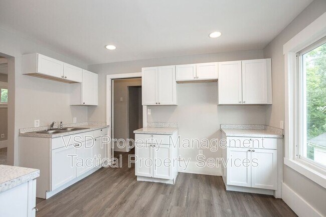 Building Photo - 3694 E 147th St