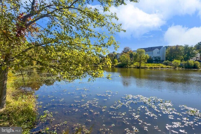 Building Photo - 2410 Dakota Lakes Dr