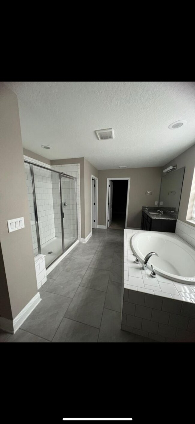 Building Photo - 1638 Highbanks Cir