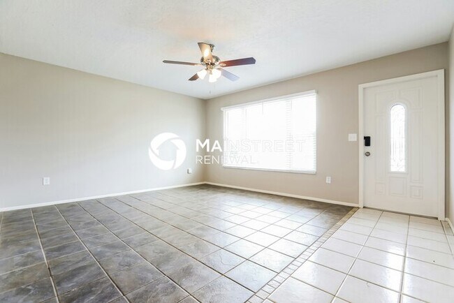 Building Photo - 3 Bedroom Pet-Friendly Home in PORT CHARLOTTE, FL with Main Street Renewal