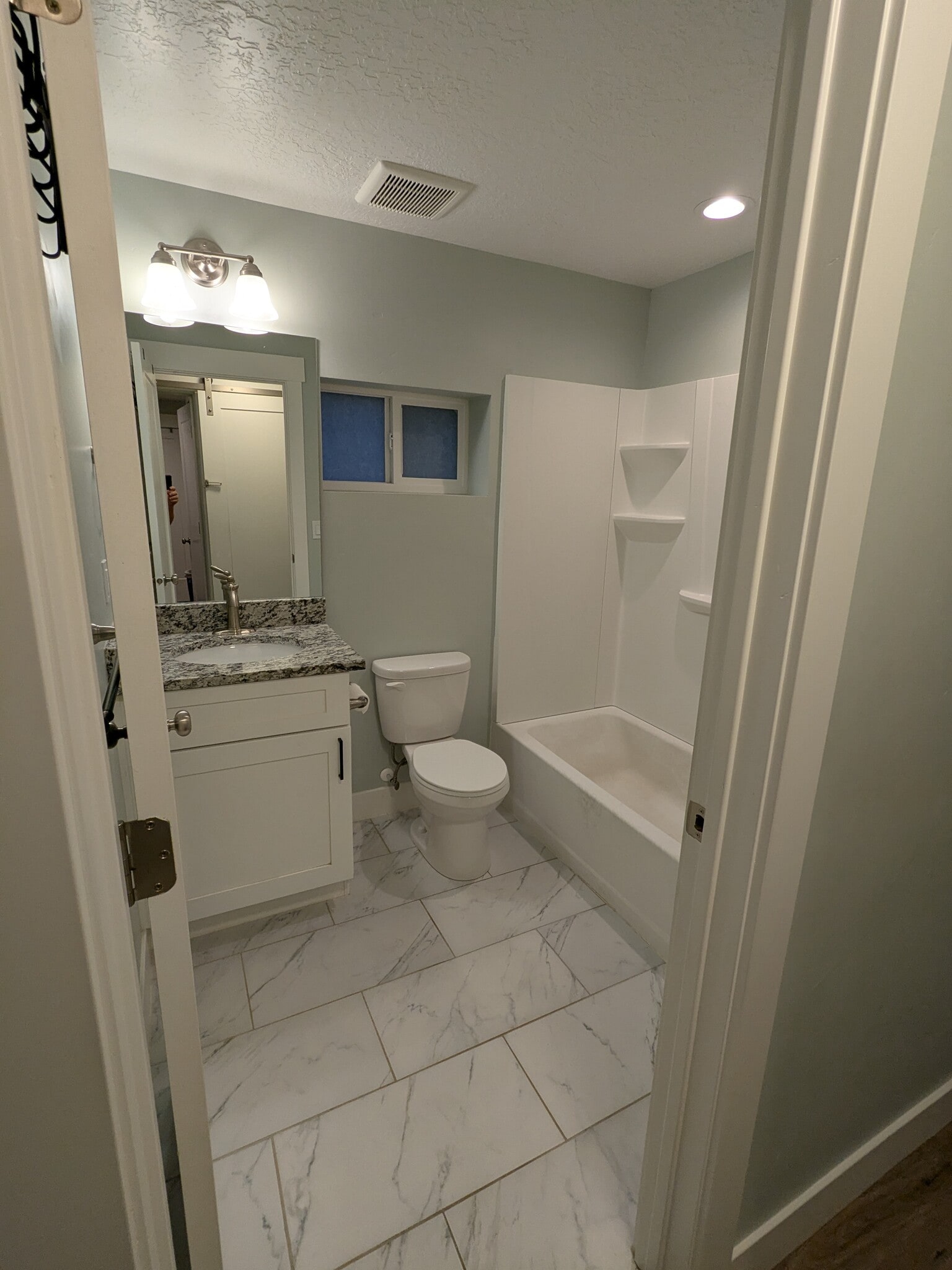 Building Photo - 613 E 8800 S