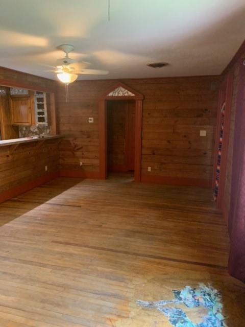Building Photo - 1021 Oak Dr
