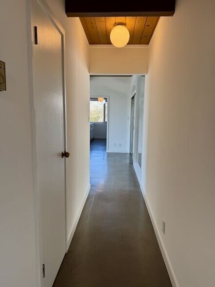 Building Photo - 525 Comstock Dr