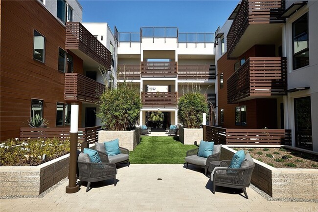 Building Photo - 6030 Seabluff Dr