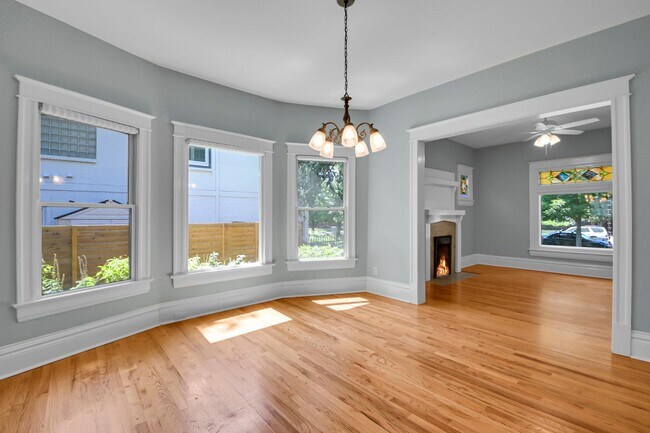 Building Photo - ONE block to OBSERVATORY PARK! great DU lo...