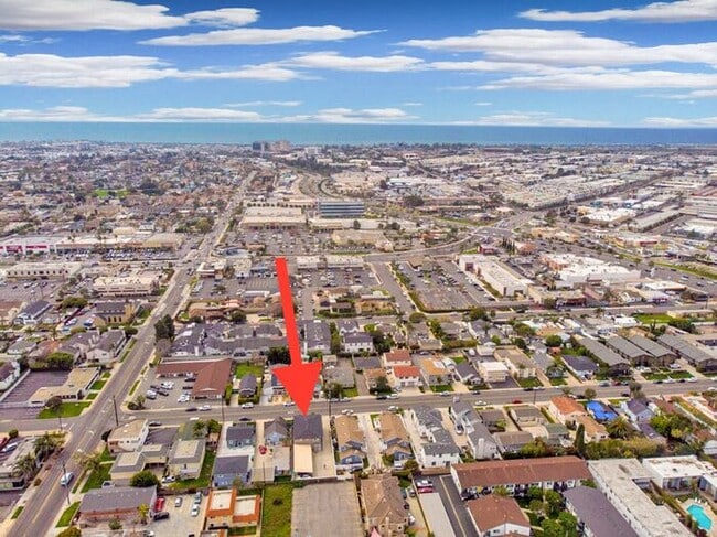 Building Photo - East Side Gem