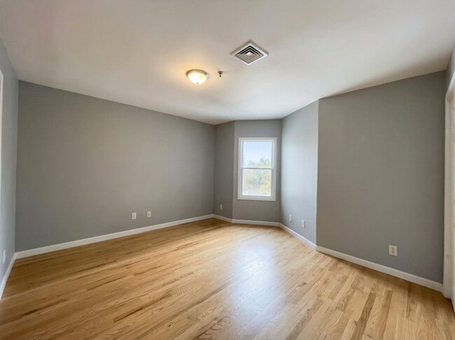 Building Photo - 420 6th St