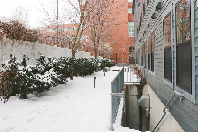 Building Photo - 30 Polk St