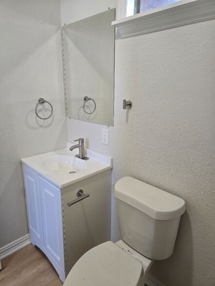 Building Photo - 502 S Pearl St