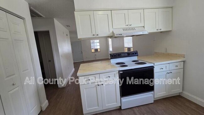 Building Photo - 522 Pinewood Ave