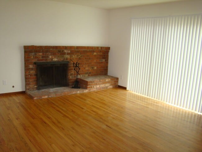 Building Photo - 3/2 Home on Lompoc's South Side