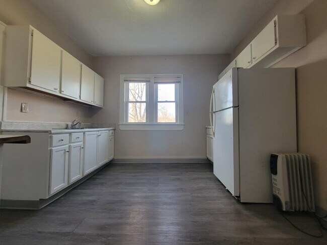 Building Photo - 299 Lloyd St