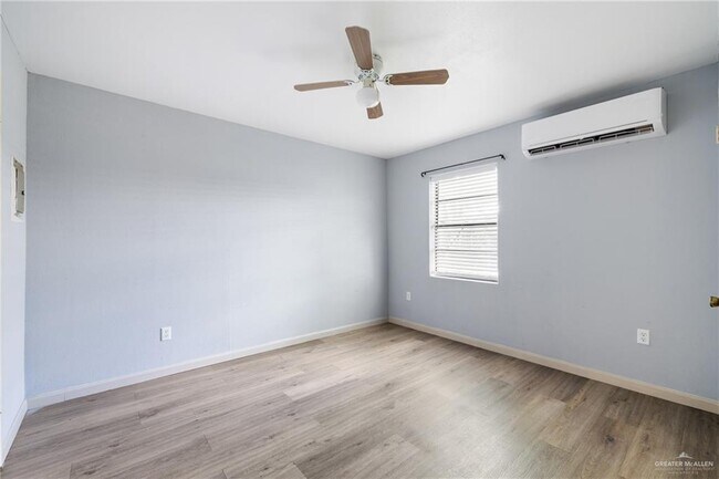 Building Photo - 5 S Holland Ave