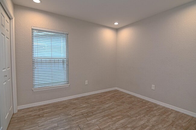 Building Photo - 540 Calla Pl