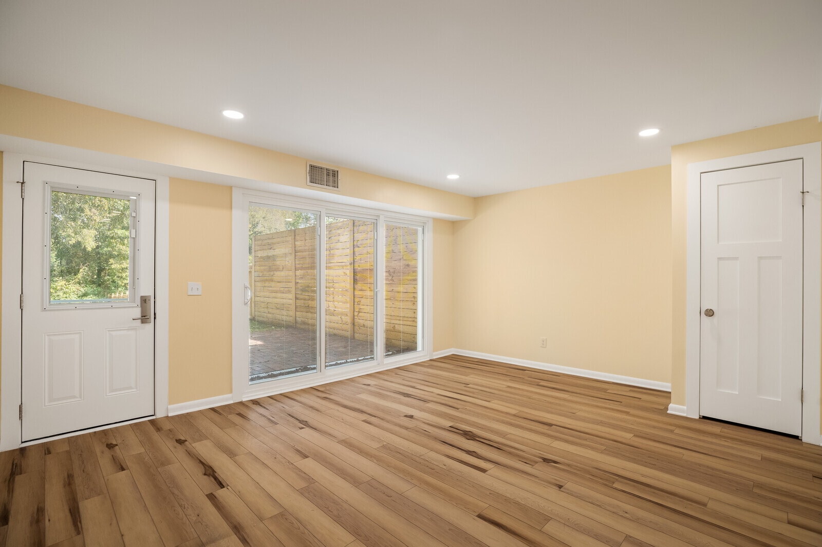 Building Photo - 2112 Sanborn Dr