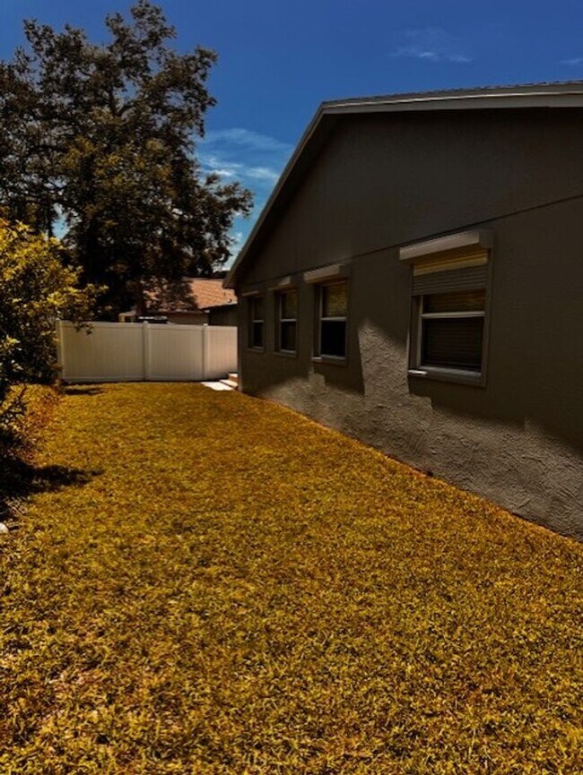 Building Photo - Available Now! Absolutely gorgeous 3 bedro...