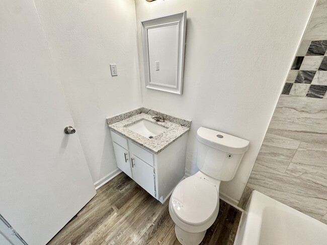 Building Photo - 3804 Walsingham Dr