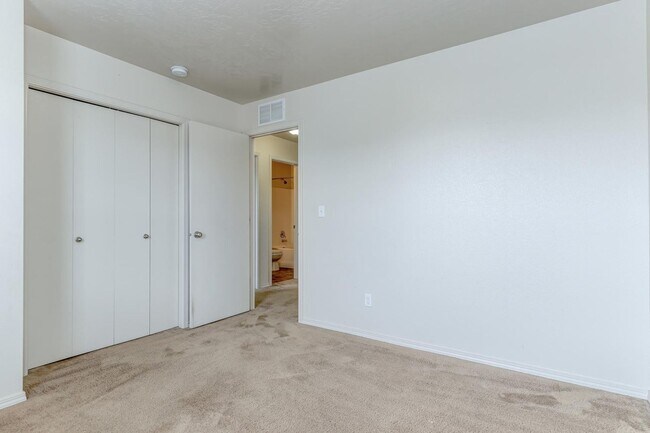 Building Photo - 4 Bedroom 2.5 Bath Two Story Home_Pet Friendly!