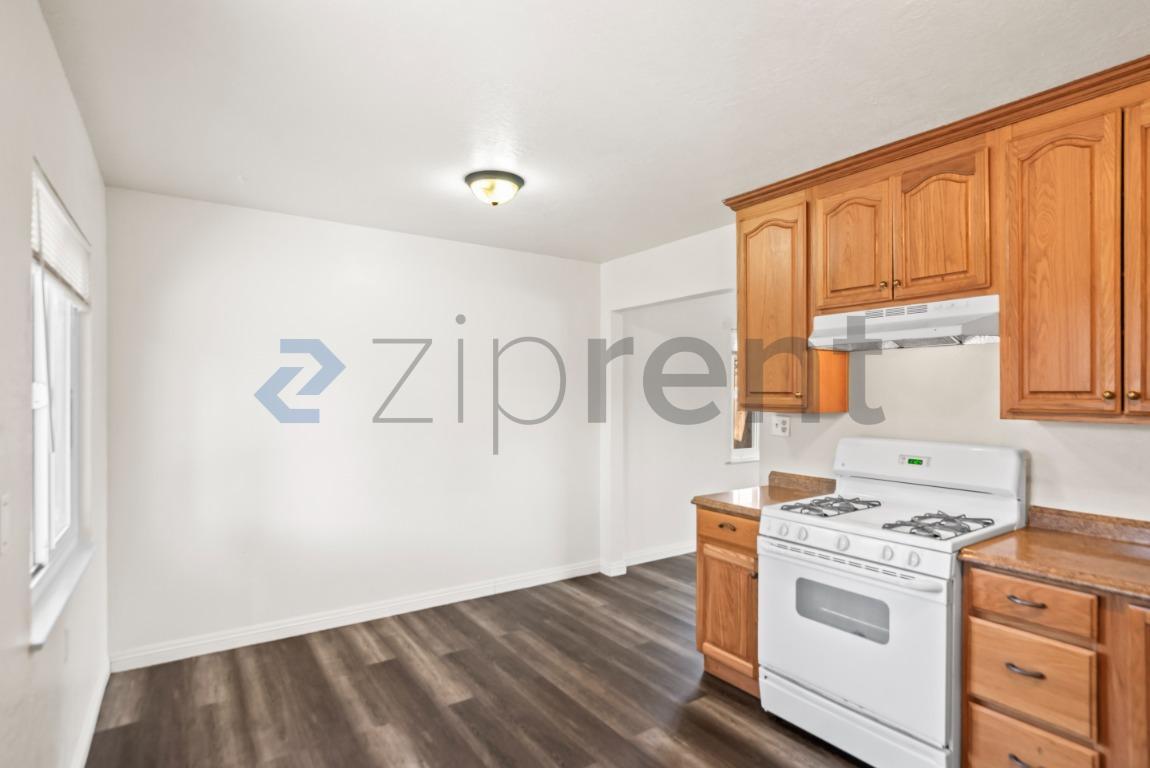 Building Photo - Unit