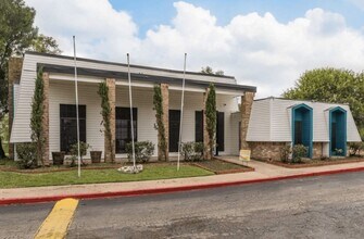 Building Photo - 1124 Rutland Dr