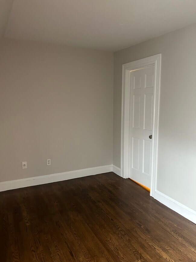 Building Photo - 15 E Springfield St