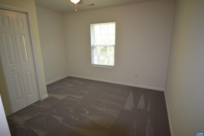 Building Photo - 19 Woodlawn Dr