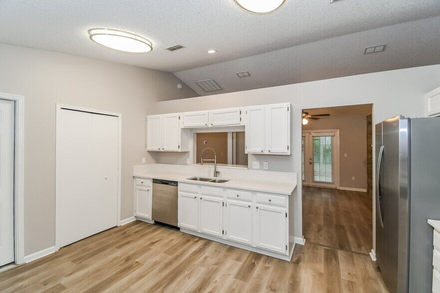 Building Photo - 8359 3 Creeks Blvd