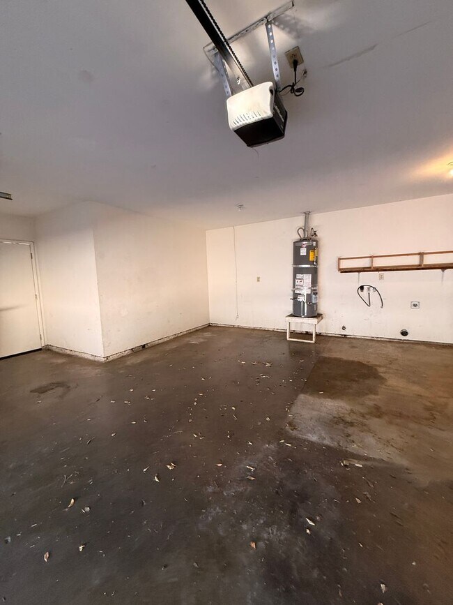 Building Photo - 2816 Windsong Ave