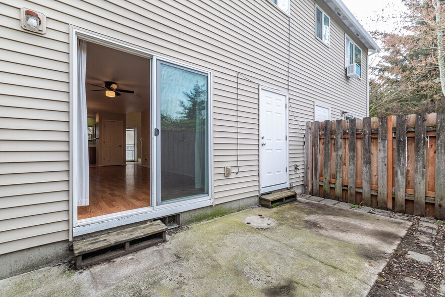 Patio - 19153 SE Yamhill St