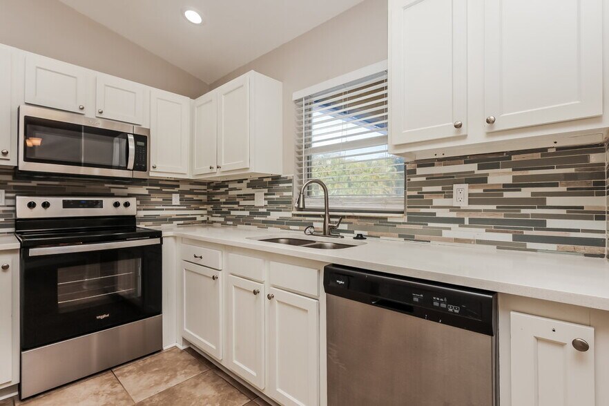 Building Photo - 1729 SW 23rd St