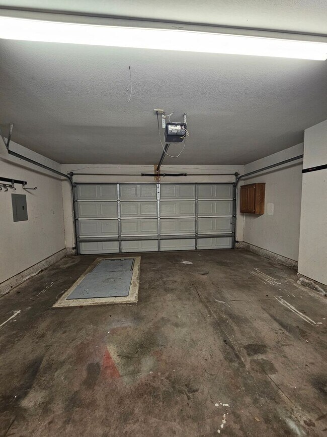Building Photo - (4) Bed/(3) Bath in Moore with Storm Shelter! Avail NOW!!