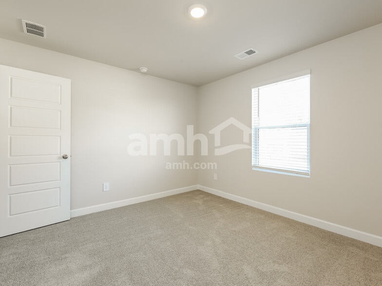 Building Photo - 794 Treeline Rd