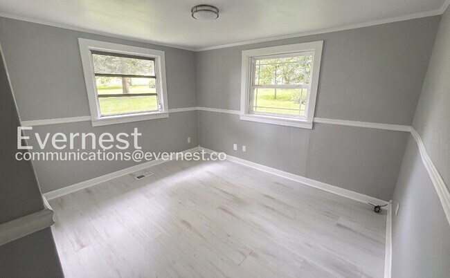 Building Photo - 2 Bed/1 Bath Home with Modern Amenities / Available Now!