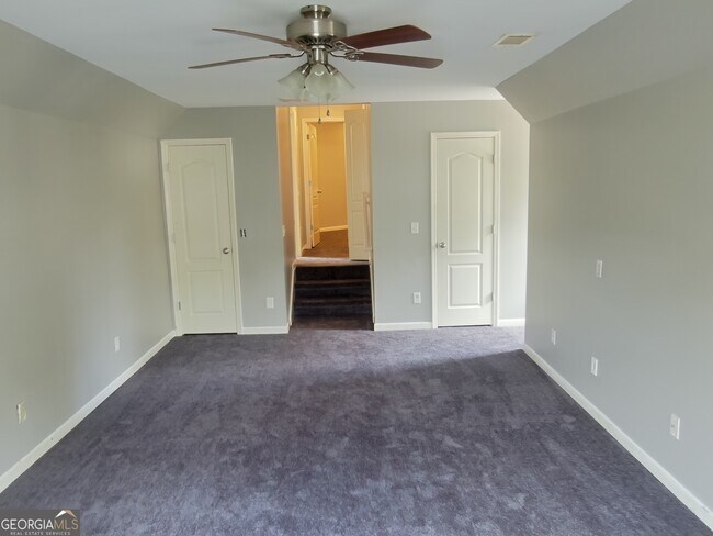 Building Photo - 4901 Planters Walk