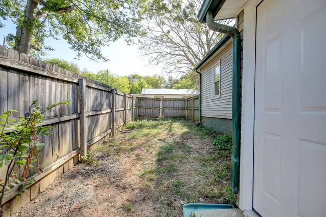 Building Photo - Charming Renovated Ranch Style Home With  Hardwood Flooring and White Cabinetry