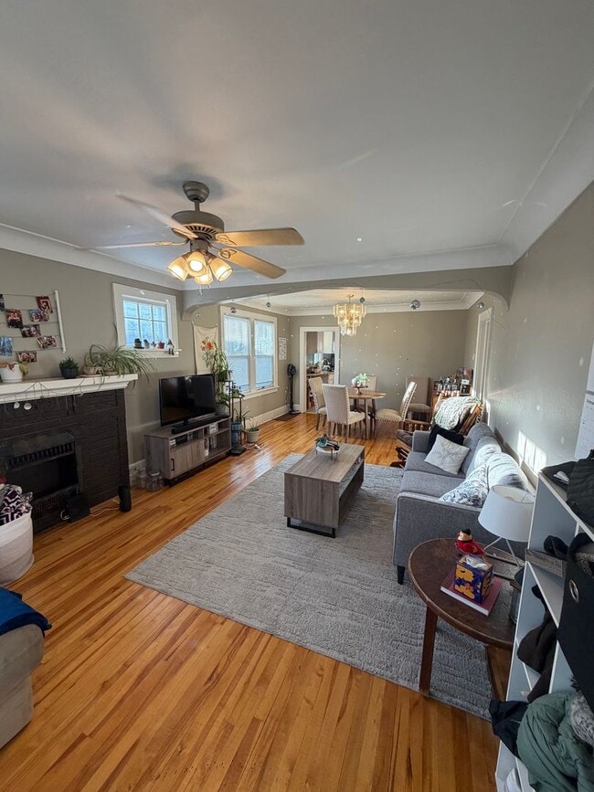 Building Photo - AVAILABLE JUNE - Beautiful 4 Bed 1 Bath Near UMD