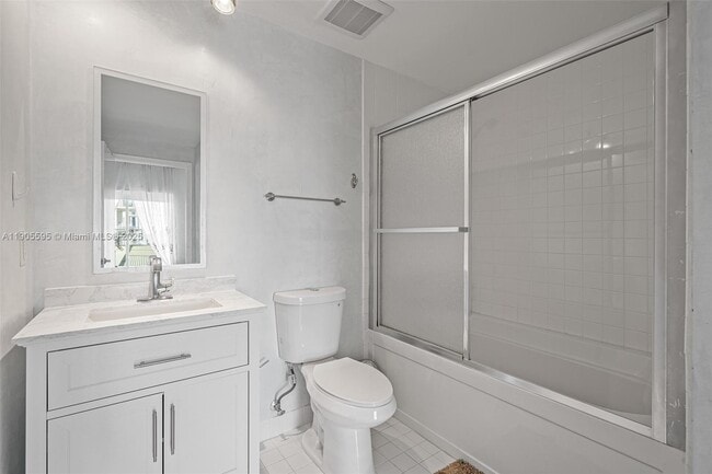 Building Photo - 10 SW South River Dr