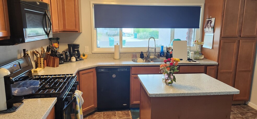 Building Photo - 1008 Zuni Dr