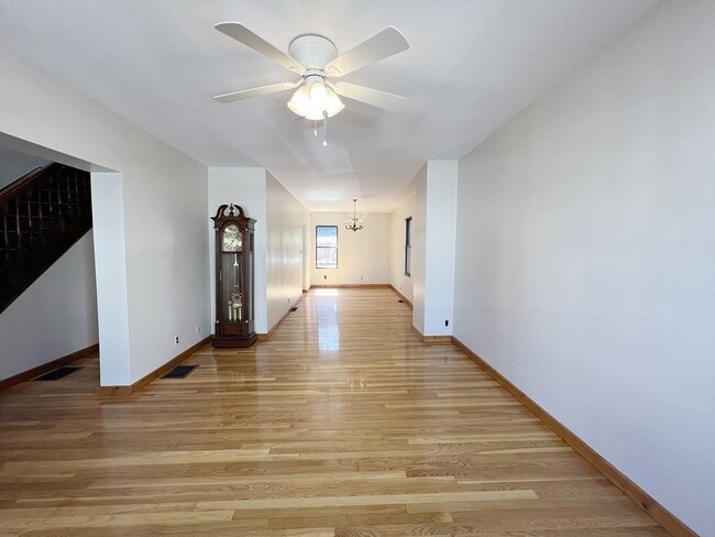 Building Photo - 196 Falcon St