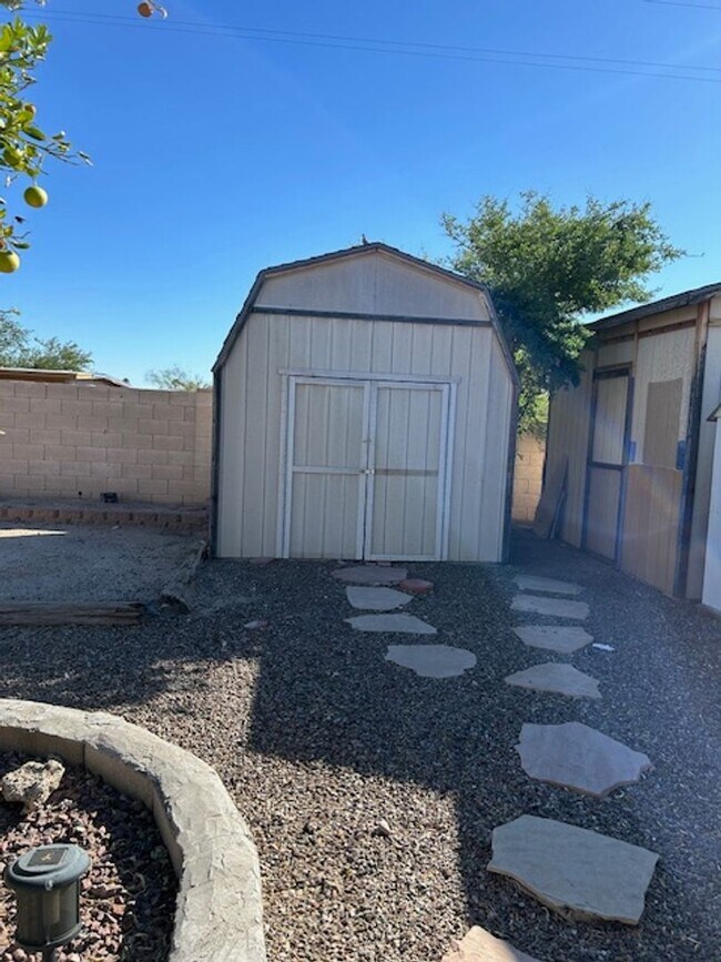 Building Photo - 2 Bedrooms PLUS Den NW Tucson