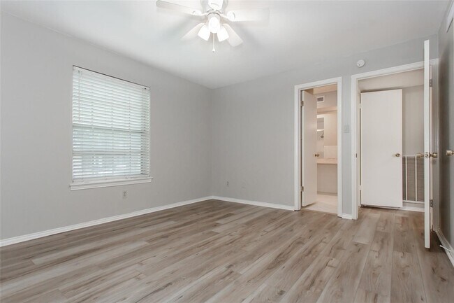 Building Photo - 6007 Sandhurst Ln