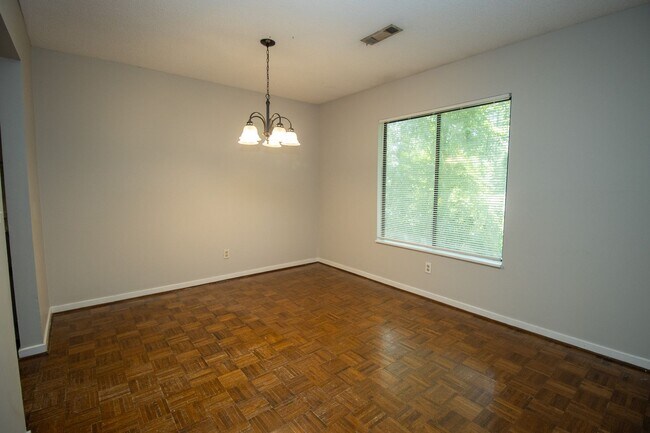 Building Photo - Spacious 2BR 2BA townhome in Village Creek!