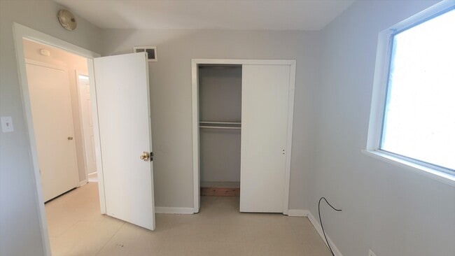 Building Photo - 3406 Black Lake Cir